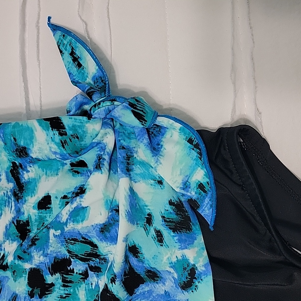 Swimsuit - Picture 3 of 5